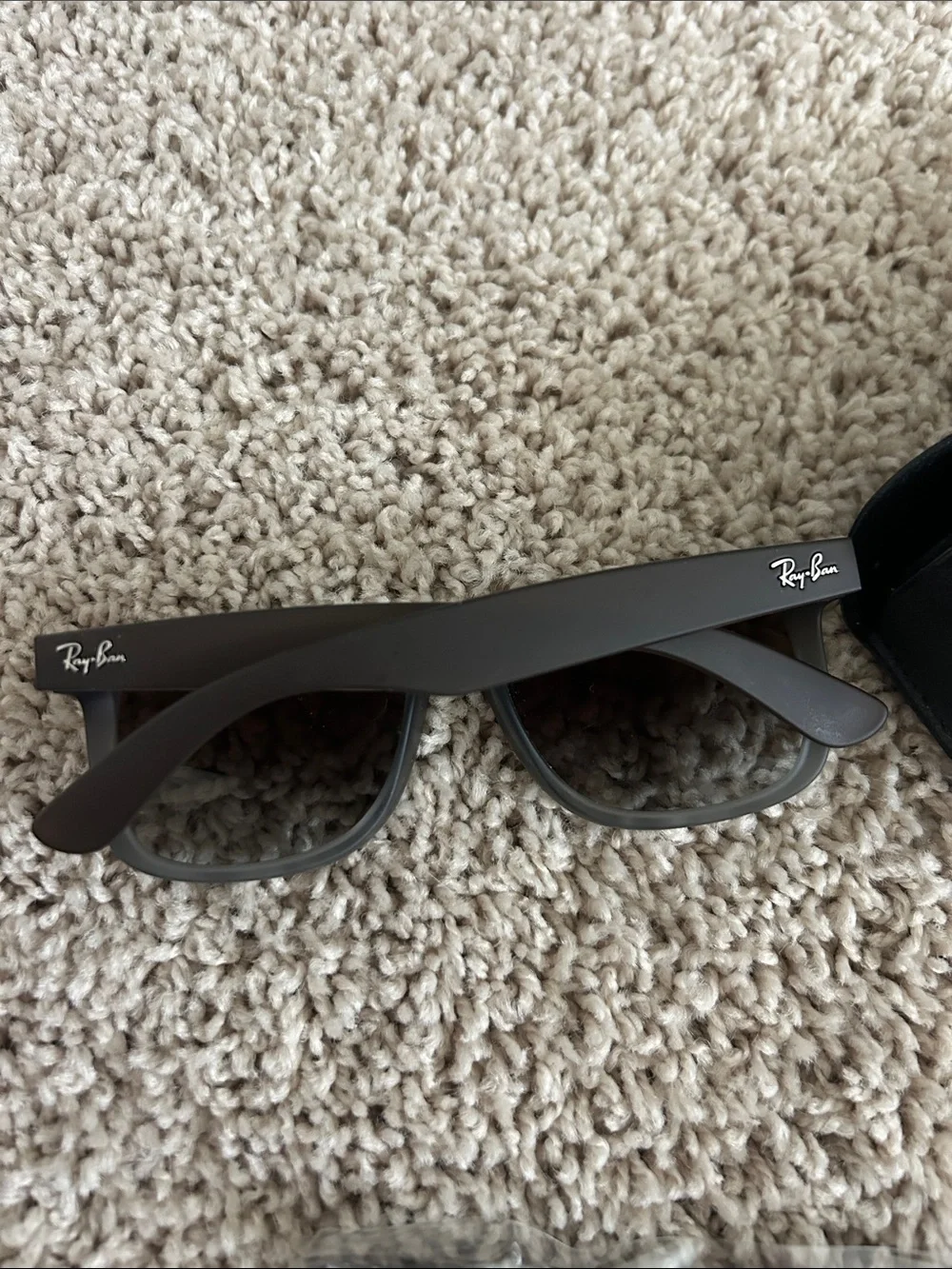 Ray-Ban Men’s Black Frame Sunglasses with Dark Lenses